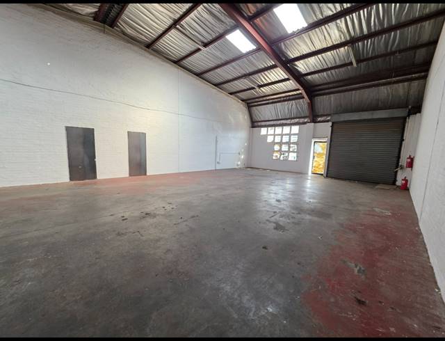 192M² WAREHOUSE TO LET IN CROWN